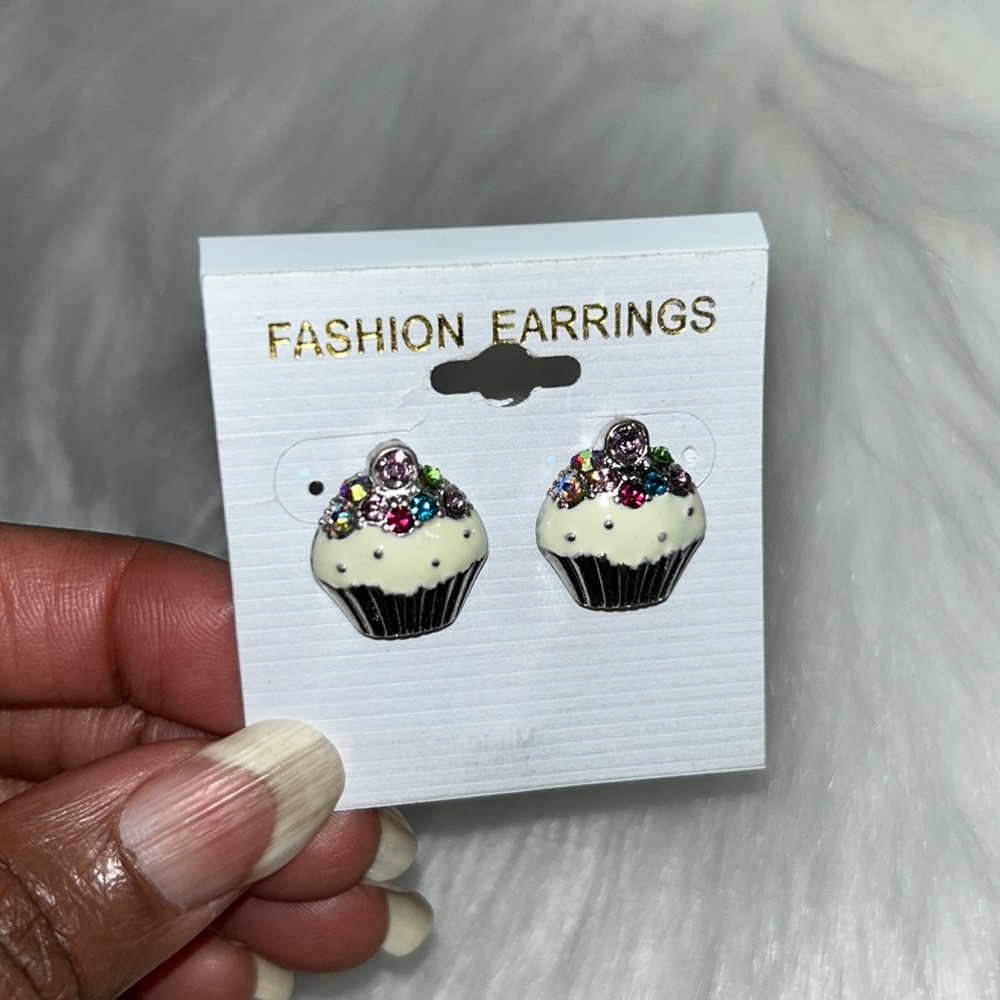 Von Maur cupcake earrings